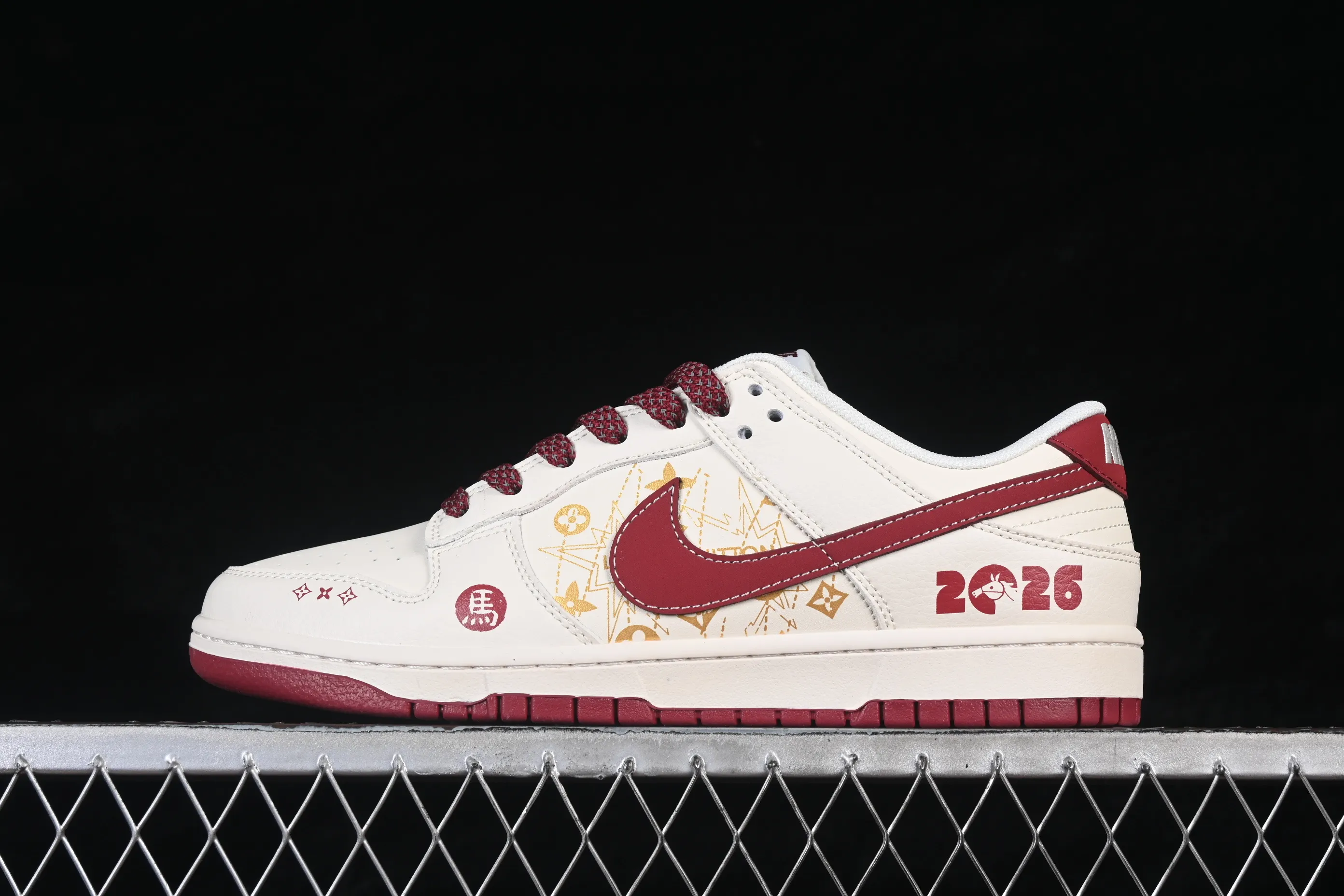 All categories Nk SB Dunk Series Nk SB Dunk Low High-end customized low-top sneakers Nike SB Dunk Low beige burgundy gold high-end customized low-top casual skate shoes QW5288-110